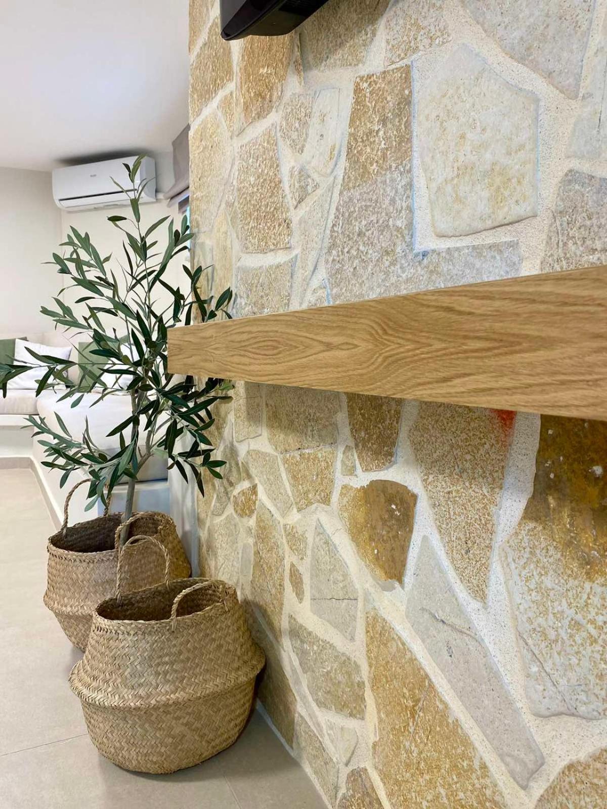 يورانيون Villa Fleria Seaside Studios & Apts الغرفة الصورة