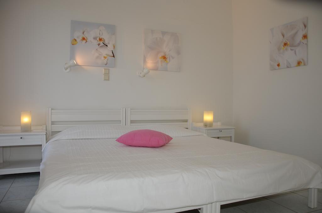 يورانيون Villa Fleria Seaside Studios & Apts المظهر الخارجي الصورة