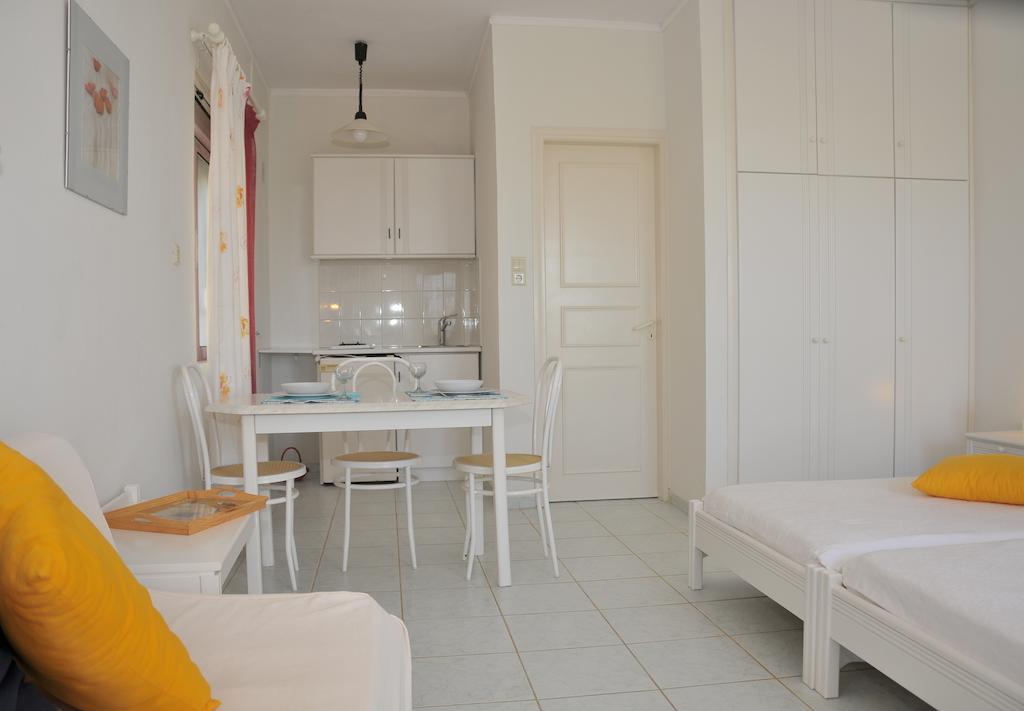يورانيون Villa Fleria Seaside Studios & Apts المظهر الخارجي الصورة